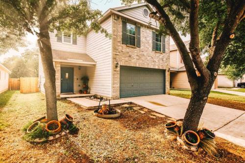 NEW LISTING-Home near Seaworld and UTSA in San Antonio, USA