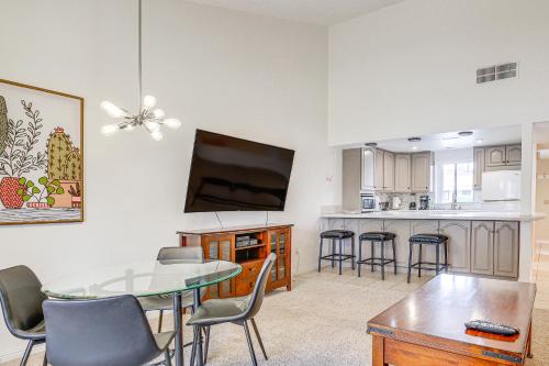 Palm Desert Resort Country Club Condo with Views! in Palm Desert, USA