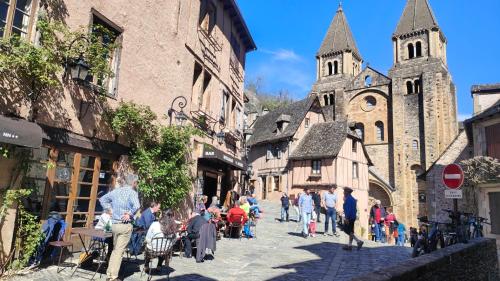 Auberge Saint Jacques – Conques, NY