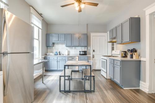 6 Mi to Downtown Spacious Apt in Roscoe Village! in Chicago, USA