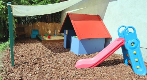 Lekeplass, Ferienhaus zum Glück, mit Pool und Kamin (Ferienhaus zum Gluck, mit Pool und Kamin) in Gerswalde