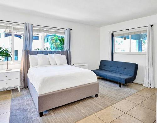 Steps to Sand & Pool, Hollywood Beach Stay in Hollywood, USA