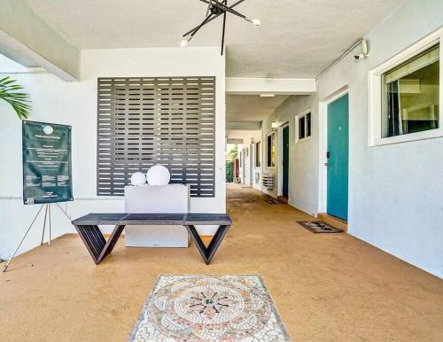 Steps to Sand & Pool, Hollywood Beach Stay in Hollywood, USA