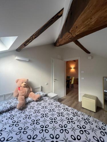 1 queen bed, 1 double bed