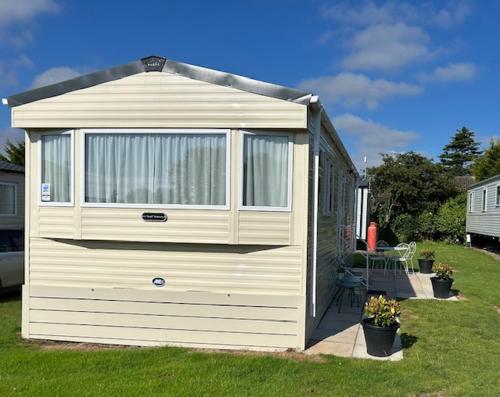 2 bedrooms, 4 beds