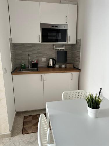 NICOTRA'S home - image 5