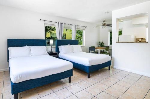 Hollywood Beach, Steps to the Beach, Pool in Hollywood, USA