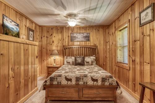 Bearly Rustic Cozy Smoky Mountain Cabin with Hot Tub & Free Tickets-Fire-Pit detail