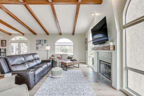 San Marcos Getaway with Deck and Lake Views! in San Marcos, USA