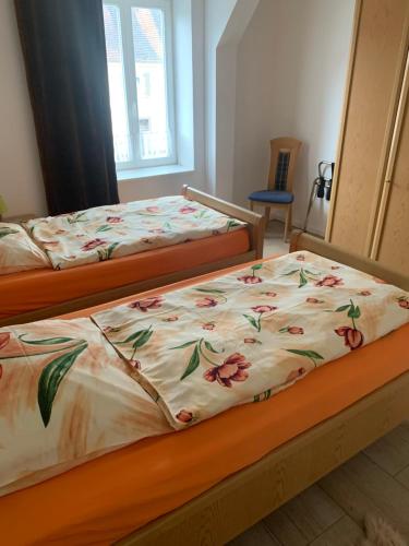 Ferienwohnung 2 Zimmer 55 qm Betten trennbar 1 Stock in Bensheim
