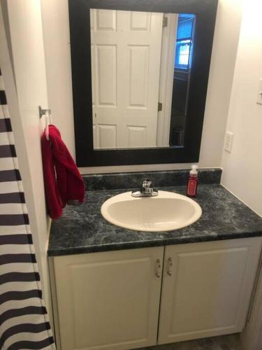 Cozy & Private basement suite, centrally located, Halifax (zdjęcie 2)