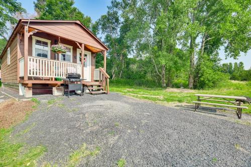 Isle La Motte Cabin about 3 Mi to Lake Champlain! in Isle la Motte, USA