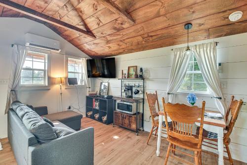 Isle La Motte Cabin ~ 3 Mi to Lake Champlain! in Isle la Motte (VT)