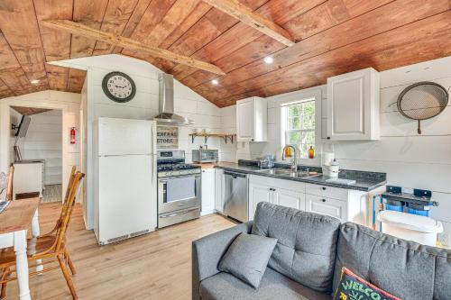 Isle La Motte Cabin ~ 3 Mi to Lake Champlain! in Isle la Motte (VT)