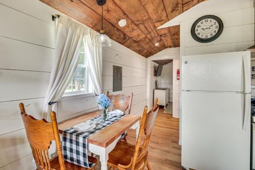 Isle La Motte Cabin ~ 3 Mi to Lake Champlain! in Isle la Motte (VT)