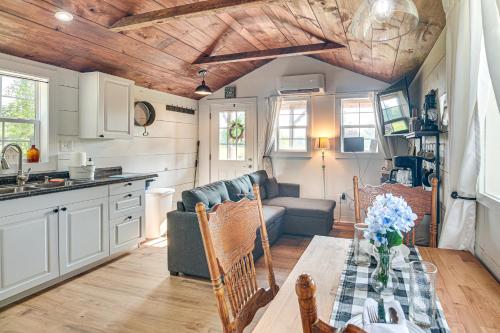 Isle La Motte Cabin ~ 3 Mi to Lake Champlain! in Isle la Motte (VT)