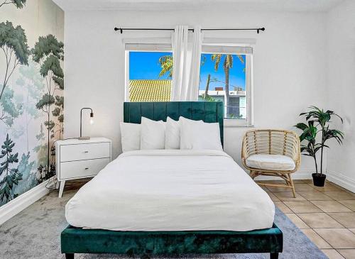 Hollywood Beach Paradise, Steps to Pool in Hollywood, USA
