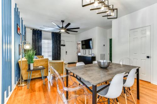 Colorful Baton Rouge Home Deck, Grill and Fire Pit in Baton Rouge, USA
