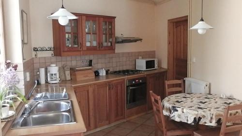 Kitchen, Amadeus Vendeghaz in Esztergom