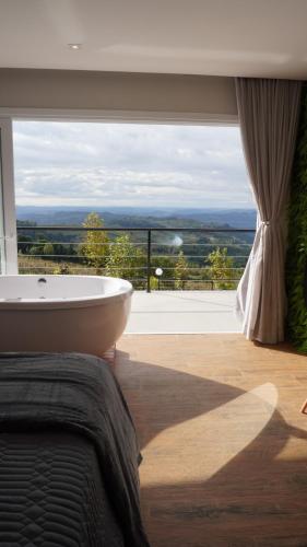 Casa 2 suítes, ofurô, piscina no Vale dos Vinhedos (Casa 2 suites, ofuro, piscina no Vale dos Vinhedos) in Monte Belo Do Sul