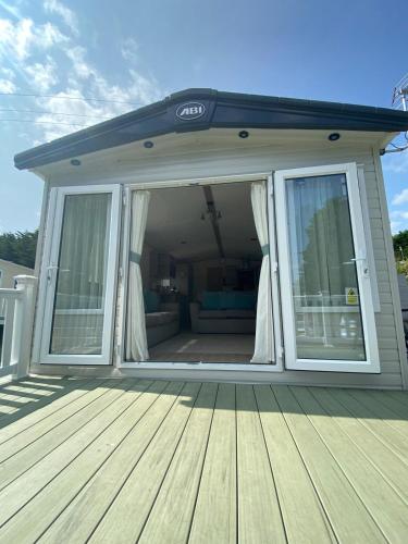 Exterior view, Isle of Wight Caravan in Shanklin Central