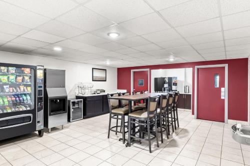 Facilities, Red Lion Inn & Suites Pontoon Beach in Pontoon Beach (IL)