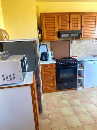 Kitchen, Appart frejussien en bord de mer near Kyriad Centre Frejus - Saint Raphael