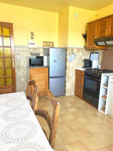 Kitchen, Appart frejussien en bord de mer near Kyriad Centre Frejus - Saint Raphael