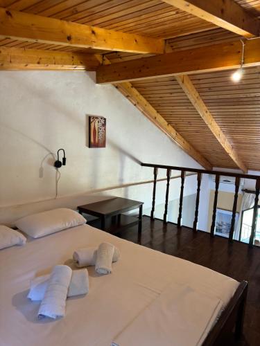 Celia Apartments - main image