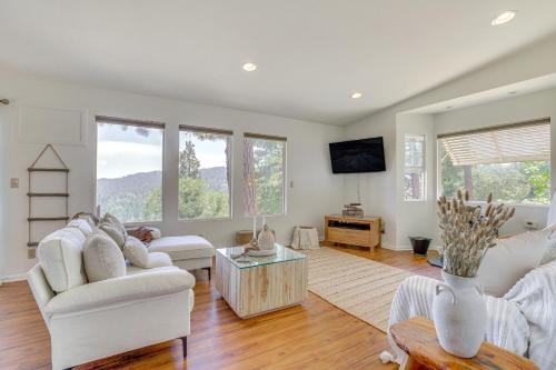 4 Mi to Lake Gregory Crestline Cabin in Crestline, USA