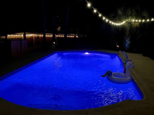 Resort-style home with a Heated Pool and a Huge Gated Yard in Orlando, USA