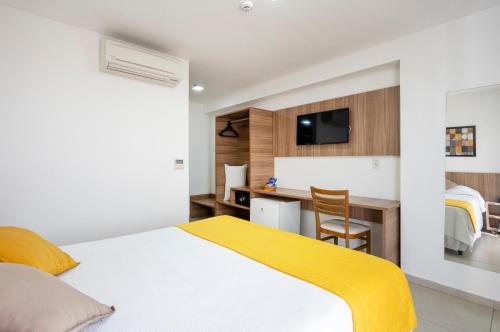 Standard Double Room image 3