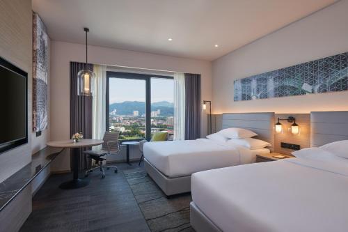 Deluxe Guest room, 2 Twin/Single Bed(s), City view image 4