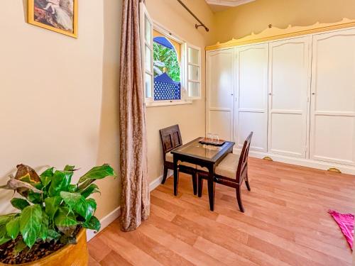 LE BLEU HOUSE LE BLEU HOUSE