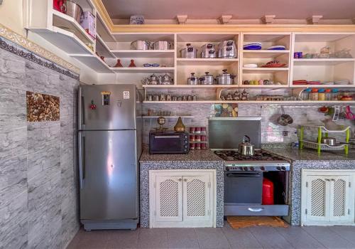 LE BLEU HOUSE LE BLEU HOUSE