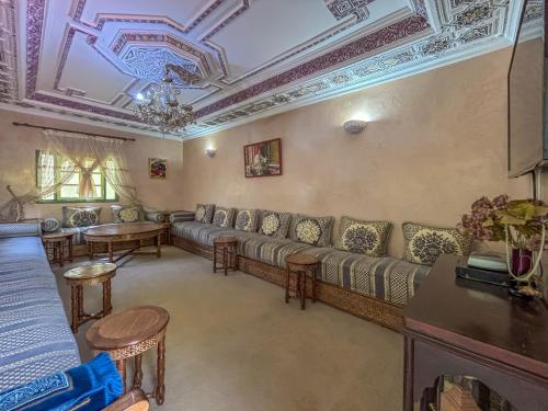 LE BLEU HOUSE LE BLEU HOUSE