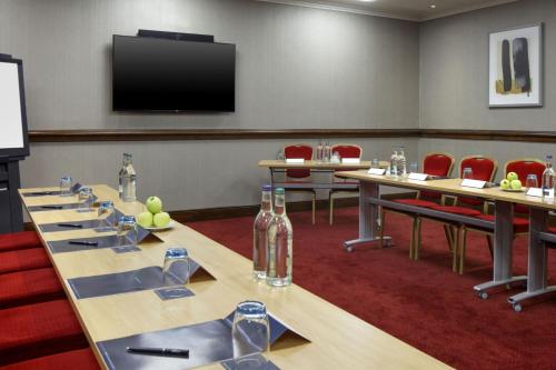 M40 J15 Warwick Hotel - image 11
