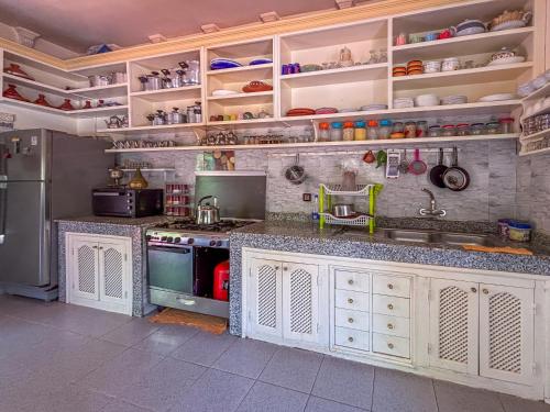 LE BLEU HOUSE LE BLEU HOUSE