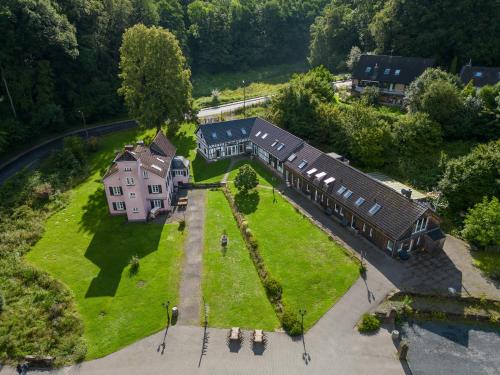 Ruhige Apartments mit guter Bahnanbindung und Küchennutzung in Rösrath, Deutschland