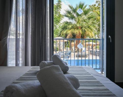 Superior room pool view image 6