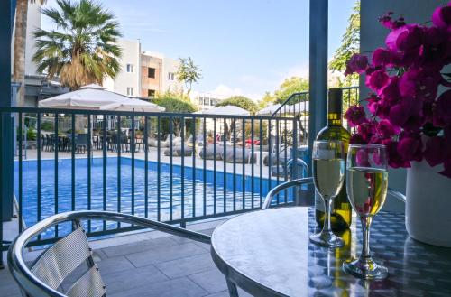 Superior room pool view image 5