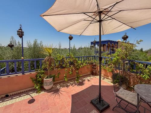 LE BLEU HOUSE LE BLEU HOUSE