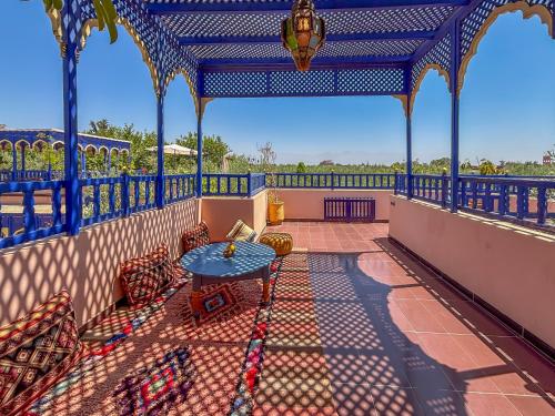 LE BLEU HOUSE LE BLEU HOUSE