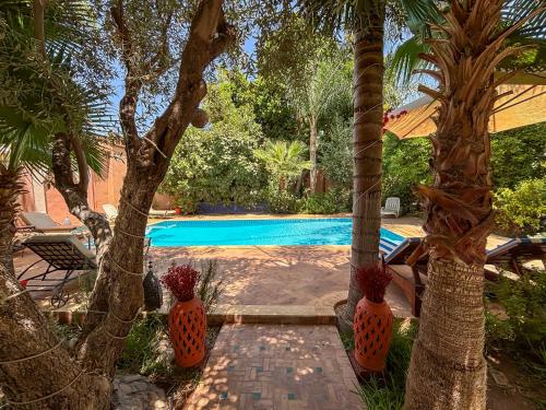 LE BLEU HOUSE LE BLEU HOUSE