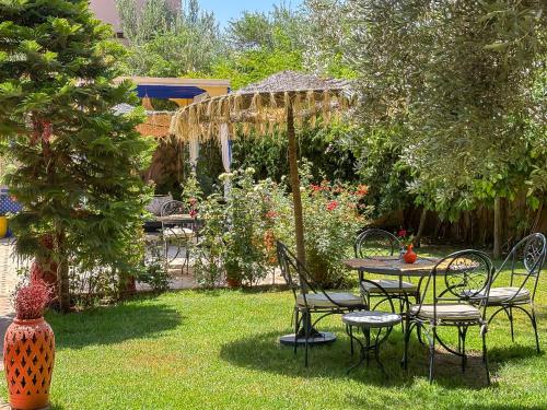 LE BLEU HOUSE LE BLEU HOUSE