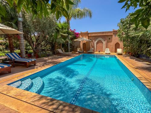 LE BLEU HOUSE LE BLEU HOUSE