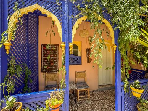 LE BLEU HOUSE LE BLEU HOUSE