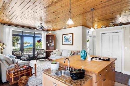 Beautiful Home located in Venetian Shores Neighborhood home in Islamorada, USA