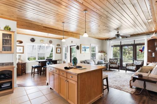 Beautiful Home located in Venetian Shores Neighborhood home in Islamorada, USA