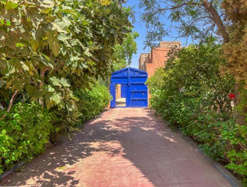 LE BLEU HOUSE LE BLEU HOUSE